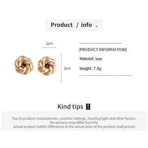 Detail specifications for 2cm gold knotted metal stud earrings weighing 7.8g