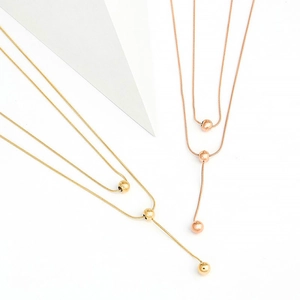 Double-layered stainless steel necklace with geometric beads in gold and rose gold