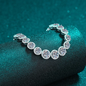 Luxurious S925 sterling silver moissanite bracelet with sparkling round cut stones