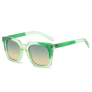 Occhiali da sole quadrati vintage oversize con montatura verde trasparente e lenti sfumate