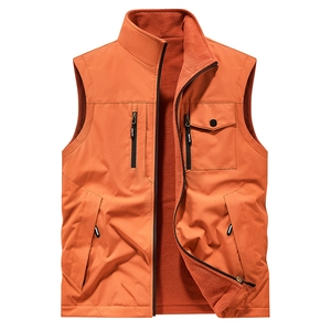 Wende-Winterweste für Herren in Orange mit Fleece-Futter und praktischen Mehrfachtaschen