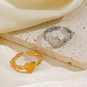 Minimalistische Herzringe in 18K Gold und Silber mit Kettentextur und offenem Design