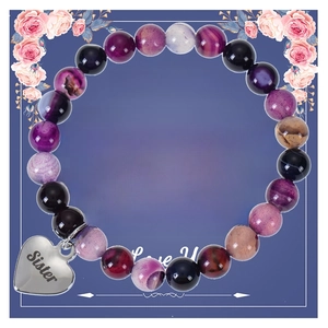 Bracciale per sorella con ciondolo a cuore e perline viola su biglietto regalo