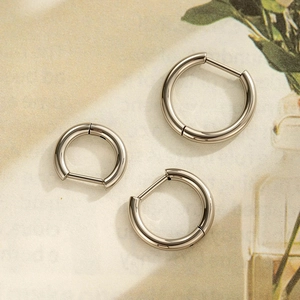 G23 Titanium Alloy Hoop Earrings Minimalist Polished Clicker Piercing Jewelry For Women Men