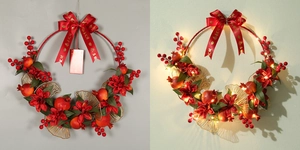 Détail de couronne de grenades rouges avec feuilles dorées et rubans pour le Nouvel An