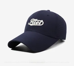 Détail de la casquette sport bleu marine avec maille respirante et broderie Fuel