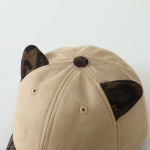 Casquette en suédine beige avec oreilles léopard pour enfants de 2 à 5 ans environ