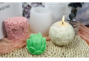 Detalle de moldes de silicona de corazón de rosa y loto con artesanías 3D hechas a mano