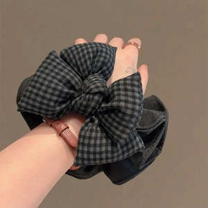 Chouchou à carreaux gris et noir avec nœud en tissu, accessoire de coiffure tendance