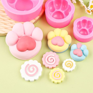 Stampi in silicone a forma di zampa di gatto e torta di pesce con creazioni in resina