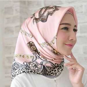 Pink printed 90x90cm square silk satin hijab scarf with leopard and chain pattern