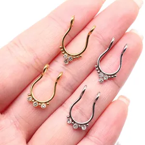 Lot de faux anneaux de nez en U dorés et argentés avec des pierres en zircone étincelantes