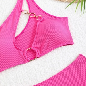Detail of fuchsia ribbed bikini with stylish gold chain and ring strap connectors