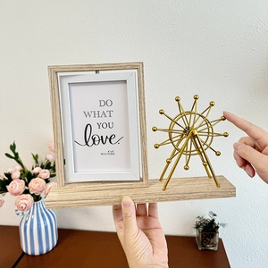 Creative ferris wheel photo frame with 4x6 double-sided rotating wooden desk ornament