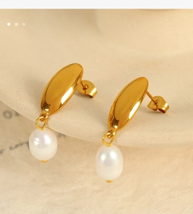 Macro detail of 18K gold crescent stud earring featuring an elegant freshwater pearl drop