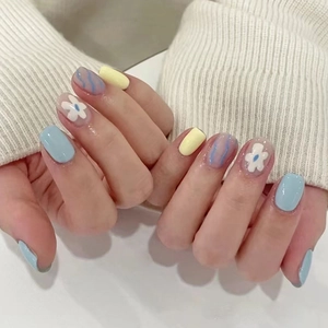 Short Round Press On Nails Blue Yellow Daisy Flower Wave Line Artificial Fake Nails Cute Fresh Manicure With Glue