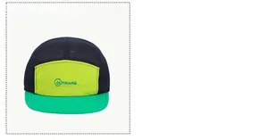 Detail der farbblockierten Mesh-Sportkappe mit atmungsaktiven Einsätzen und Logo