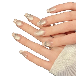 Ongles à presser élégants style French cat-eye avec décorations en strass brillants