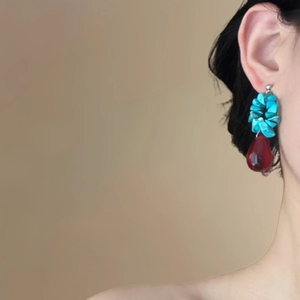 Chic silver needle beaded earrings featuring turquoise stone and red crystal teardrops