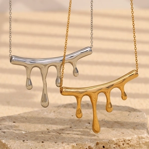 Waterfall Pendant Necklace Liquid Melting Metal Design Stainless Steel 18K Gold Plated Elegant Niche Jewelry For Women
