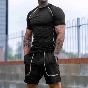 Ensemble de compression sport pour hommes noir avec liserés blancs et tissu respirant