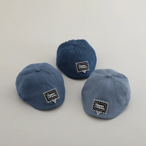 Berretti in denim per bambini in tre tonalità di blu con toppa Happy Faces