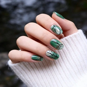 Green Gradient Short Square Artificial Nails With Hand Drawn Leaf Patterns And Sparkling Gold Glitter Finish Elegant Manicure