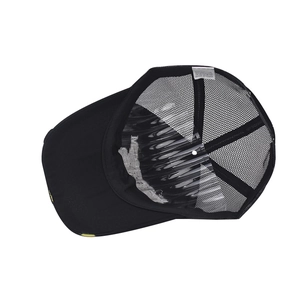 Détail du filet respirant sur casquette vintage en mélange 65% coton et 35% polyester