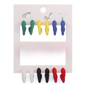9 paires de boucles d'oreilles créoles minimalistes en résine acrylique colorées
