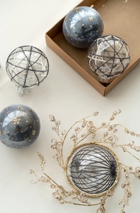 Close-up of 8cm blue mesh Christmas ball with gold sequins and white geometric pattern orb