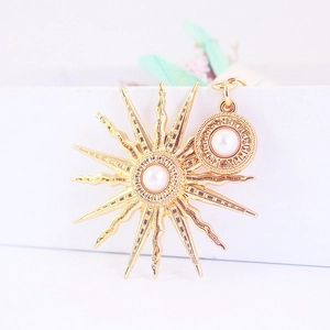 Baroque Sun God Keychain Gold Zinc Alloy With Faux Artificial Pearl Sunburst Pendant Key Ring For Women Bag Charm