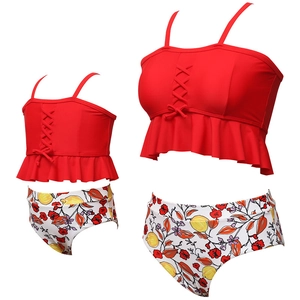 Tankini rouge à volants avec bikini à motif tropical pour ensemble parent-enfant assorti