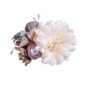 Elegant floral hair clip with rhinestones and pearls for women and girls in soft tones