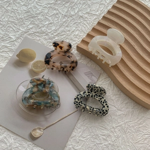 Elegant acetate claw clip set in tortoise and marble patterns for chic hair styling