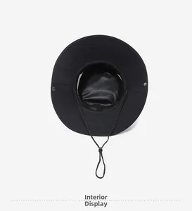Dettagli interni del cappello da sole nero con fascia tergisudore e cuciture