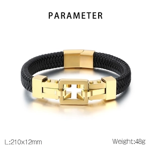 Detail of men's black braided leather bracelet with golden clasp measuring 210x12mm