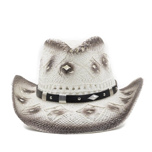 Chapeau de cowboy en paille blanche à larges bords avec détails tressés et rivets