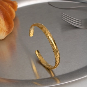 Minimalist 18K gold plated stainless steel C-shaped twisted rope cuff bracelet for women