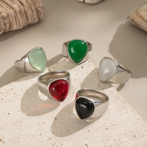 Bagues minimalistes en argent avec pierres naturelles gouttes en cinq couleurs sur pierre