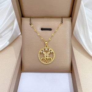 Butterfly Heart Round Pendant Necklace For Women Luxury Zircon Inlaid Titanium Steel Copper Gold Plated Jewelry