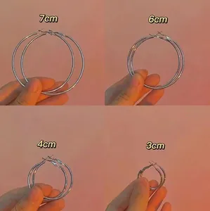 Chic silver hoop earrings for women in four varied sizes from three to seven centimeters