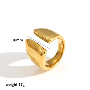 Detail view of 18k gold plated stainless steel horn ring with 18mm inner diameter and 17g weight