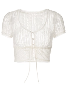 Top corto sexy in pizzo bianco con maniche corte, scollo a U e dettaglio annodato