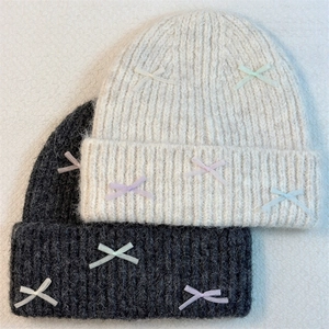 Winter rib-knit beanies in cream and dark grey with cute pastel ribbon bows