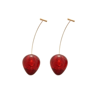 Boucles d'oreilles fraises cerises en résine scintillante et métal doré élégant