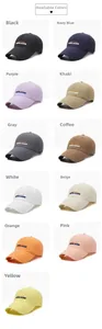 Detalle de gorras de béisbol transpirables en once colores diferentes