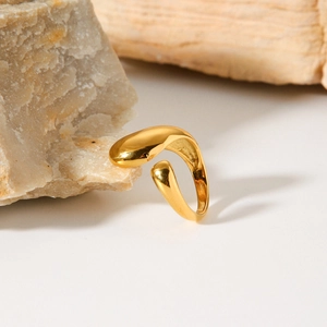 Polished 18K gold stainless steel open ring with fluid organic design on stone