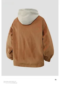 Vue arrière d'une veste ample orange-marron avec une capuche contrastée blanc cassé