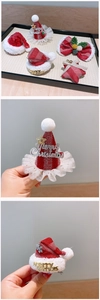 Détail de barrettes de Noël à paillettes et de nœuds festifs en peluche rouge et vert