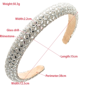 Cerchietto stile barocco con cristalli di vetro scintillanti e strass argento su bianco
